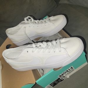 NIKE SB COURT SNEAKERS